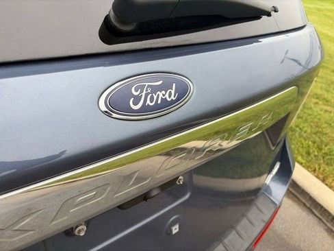 Used 2021 Ford Explorer XLT w/ Equipment Group 202A AWD/4WD image 49