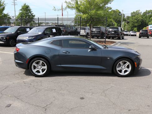 Used 2022 Chevrolet Camaro LT w/ Technology Package RWD image 11