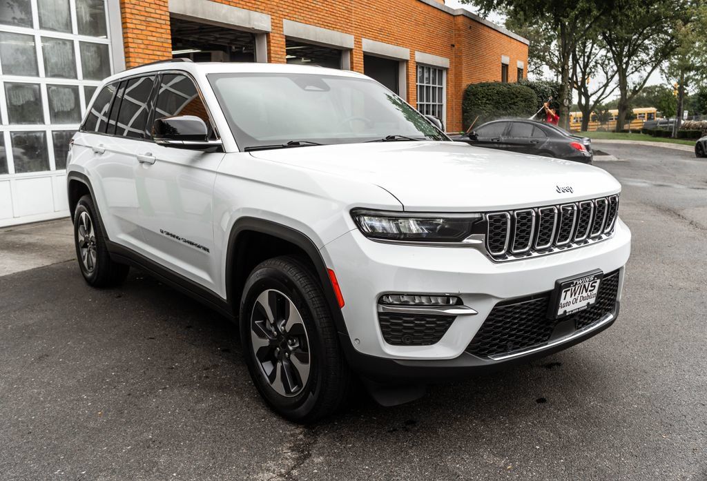 Used 2022 Jeep Grand Cherokee Limited 4xe w/ Luxury Tech Group II AWD/4WD image 6