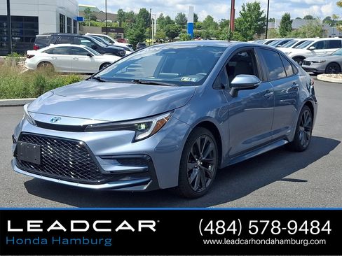 Used 2024 Toyota Corolla SE AWD/4WD image 3