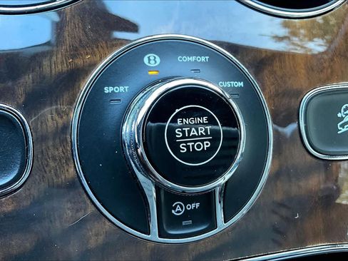 Used 2021 Bentley Bentayga image 31