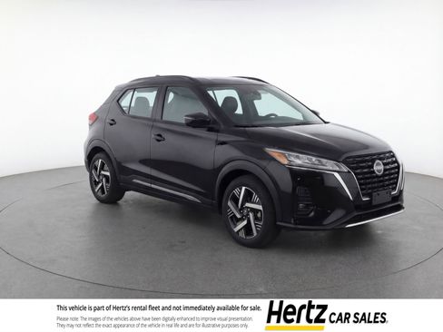 Used 2025 Nissan Kicks SV image 1