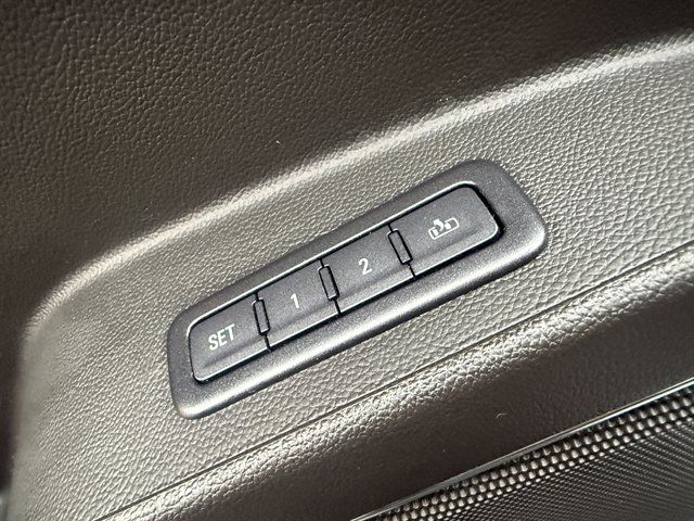 Used 2018 GMC Yukon Denali w/ Open Road Package AWD/4WD image 10