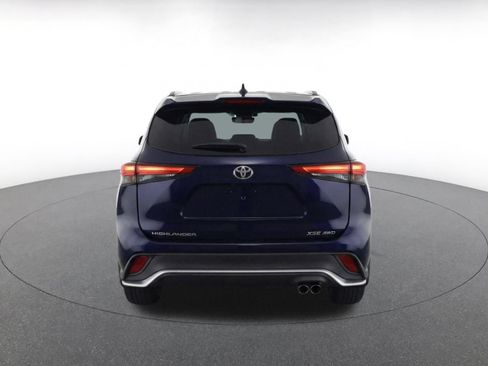 Used 2024 Toyota Highlander XSE AWD/4WD image 8