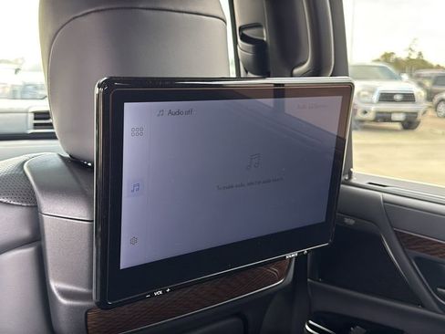 Used 2024 Lexus LX 600 4WD w/ Ultra Luxury Package image 18