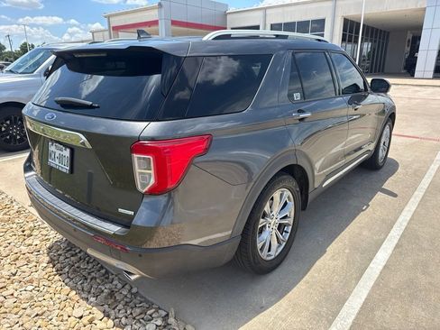 Used 2020 Ford Explorer Limited RWD image 2