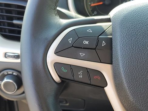 Used 2015 Jeep Cherokee Sport FWD image 11