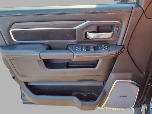 New 2026 RAM 2500 Laramie AWD/4WD image 15