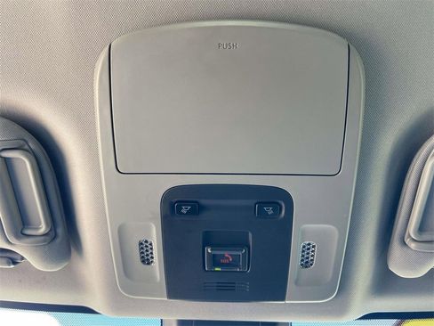 Used 2024 Toyota Camry SE image 18