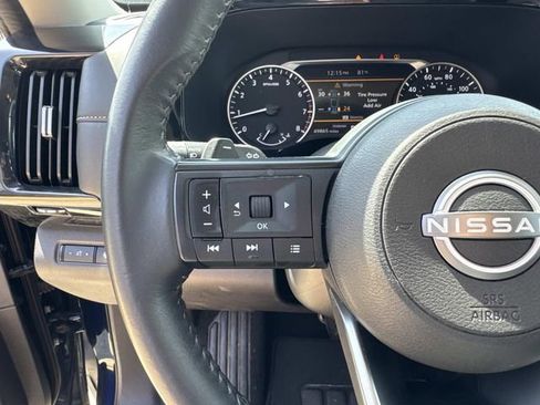 Used 2025 Nissan Pathfinder SV image 15