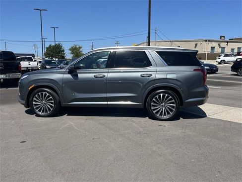 Used 2025 Hyundai Palisade Calligraphy image 8