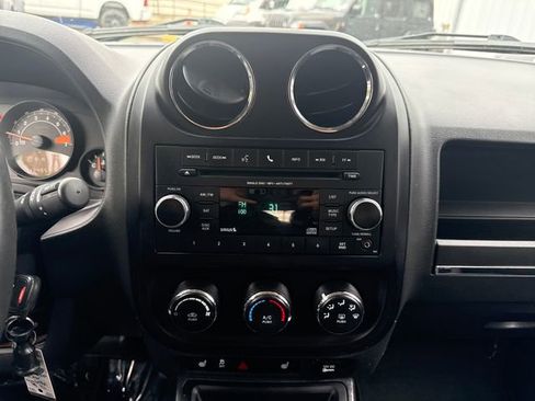 Used 2014 Jeep Patriot Latitude w/ Sun/Sound Group AWD/4WD image 22
