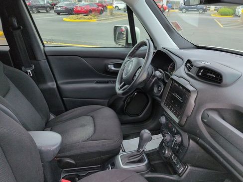 Used 2019 Jeep Renegade Altitude w/ UConnect 8.4 Nav Group AWD/4WD image 10