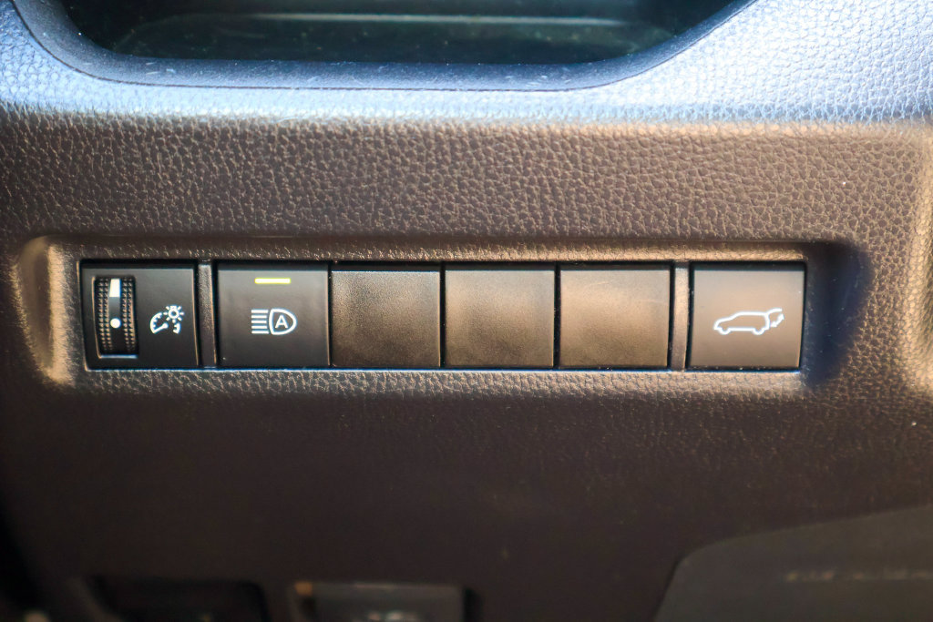 Used 2021 Toyota RAV4 XLE Premium FWD image 19