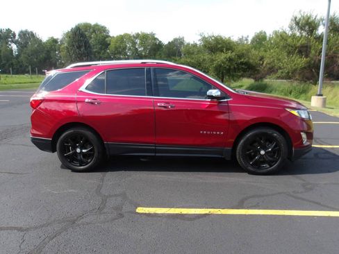Used 2018 Chevrolet Equinox Premier FWD image 2