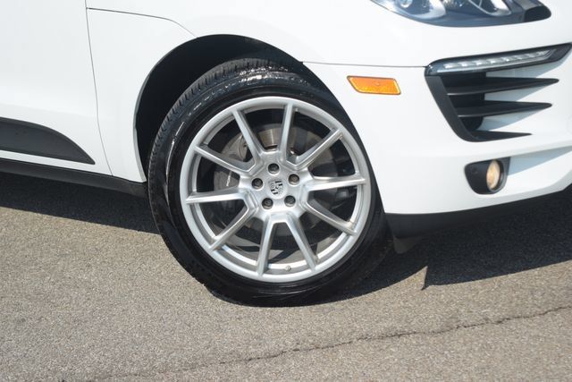 Used 2018 Porsche Macan AWD/4WD image 34