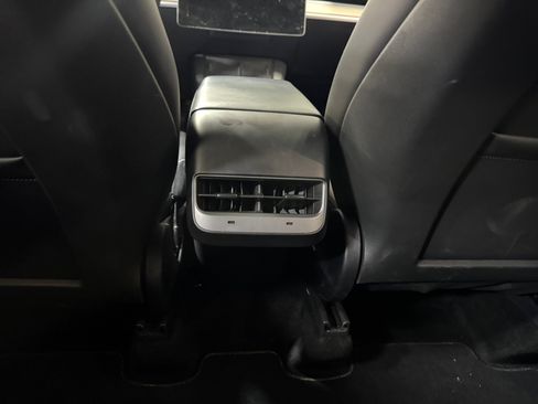 Used 2025 Tesla Model Y Long Range RWD image 31