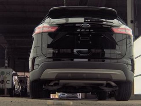 Used 2024 Ford Edge SEL w/ Convenience Package AWD/4WD image 7
