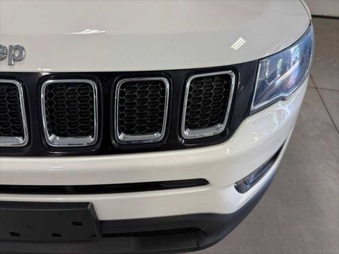 Certified 2019 Jeep Compass Latitude w/ Cold Weather Group FWD image 5
