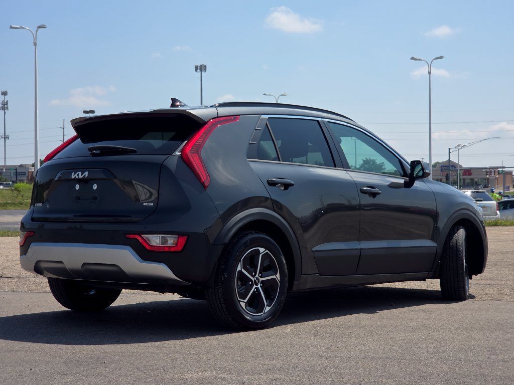 Used 2023 Kia Niro EX FWD image 25