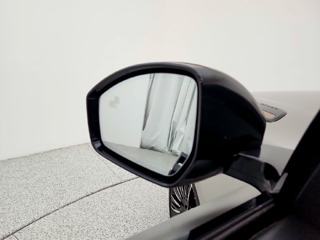 Used 2018 Land Rover Range Rover Velar AWD/4WD image 23