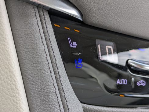 Certified 2024 Cadillac XT5 Premium Luxury FWD image 30