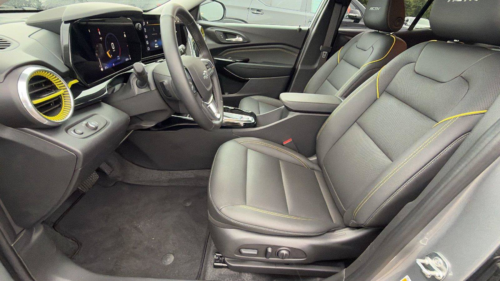 New 2026 Chevrolet Trax ACTIV w/ Sunroof Package FWD image 17