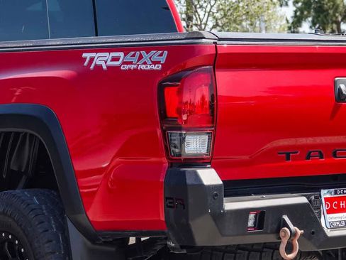 Used 2019 Toyota Tacoma TRD Off-Road w/ Technology Package AWD/4WD image 7