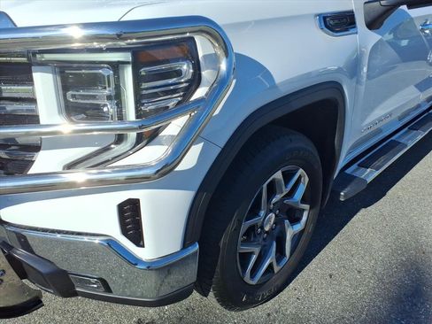 Used 2022 GMC Sierra 1500 SLT w/ SLT Convenience Package AWD/4WD image 8