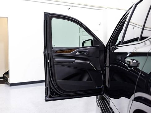 Used 2023 Cadillac Escalade Sport Platinum w/ LPO, ONYX Package image 39