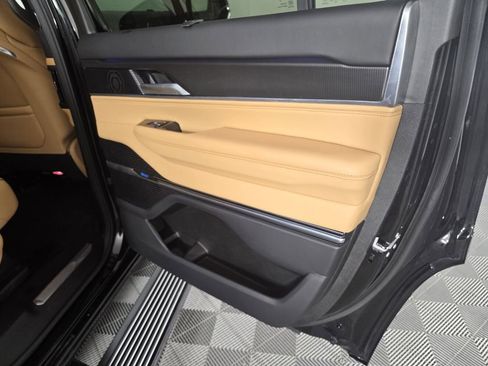 Used 2025 Jeep Grand Wagoneer Series III w/ Rear Seat Video Group 1 AWD/4WD image 34