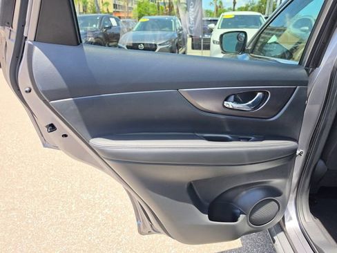 Used 2016 Nissan Rogue SV w/ SV Premium Package FWD image 15