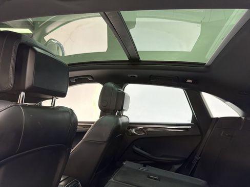 Used 2018 Porsche Macan image 25