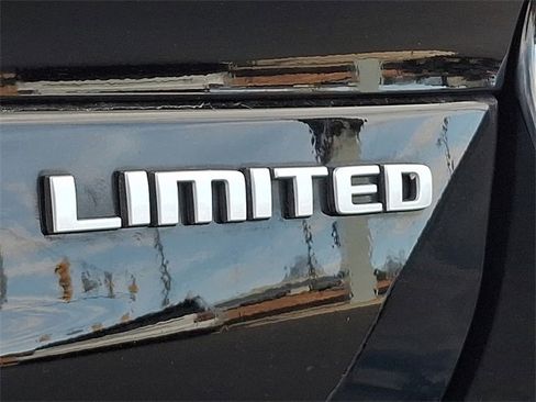 Used 2024 Jeep Grand Cherokee L Limited w/ Luxury Tech Group II image 33