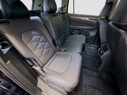 Used 2024 Volkswagen Atlas SE image 14