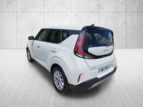 Used 2025 Kia Soul LX w/ LX Technology Package FWD image 9