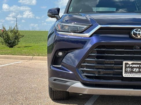 Used 2025 Toyota Grand Highlander FWD image 4