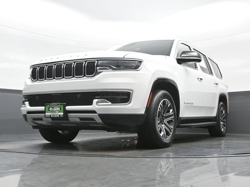 Used 2023 Jeep Wagoneer Series II AWD/4WD image 29