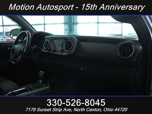 Used 2017 Toyota Tacoma SR5 AWD/4WD image 25