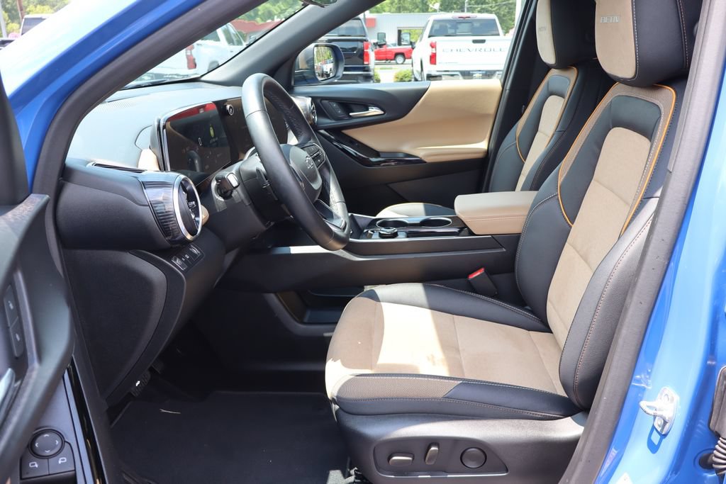 Used 2025 Chevrolet Equinox ACTIV w/ Safety and Technology Package FWD image 4