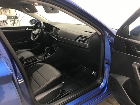 Used 2024 Volkswagen Jetta SE image 34