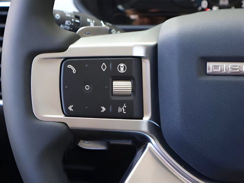 New 2025 Land Rover Discovery S AWD/4WD image 17