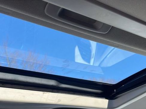 Used 2018 Toyota Sienna XLE w/ XLE Navigation Package image 22