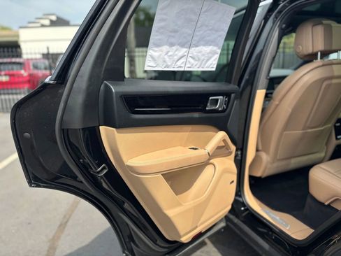 Used 2019 Porsche Cayenne image 23