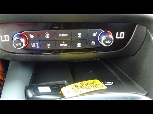 Used 2024 Buick Enclave Premium image 32