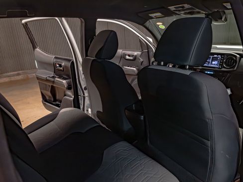 Used 2021 Toyota Tacoma TRD Off-Road w/ Technology Package image 20