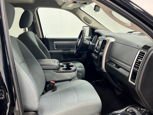 Used 2019 RAM 1500 Classic SLT AWD/4WD image 32