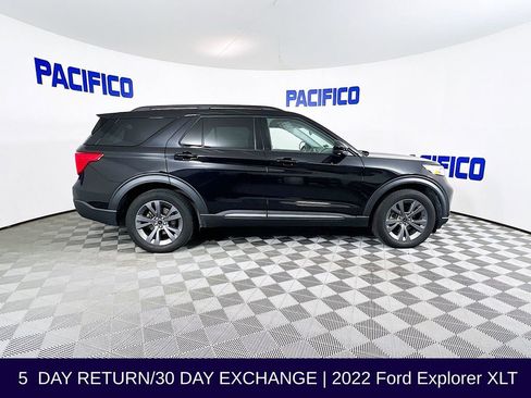 Used 2022 Ford Explorer XLT w/ Equipment Group 202A image 9