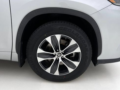 Used 2021 Toyota Highlander XLE AWD/4WD image 30