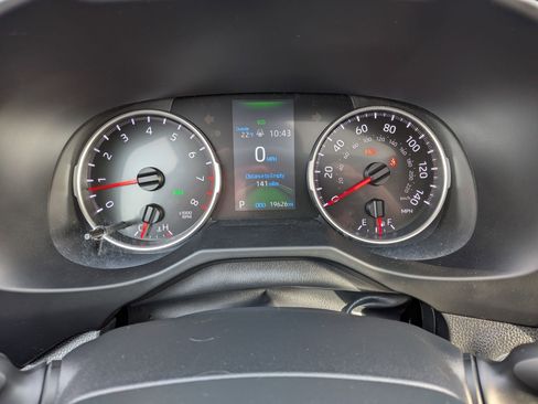 Used 2022 Toyota RAV4 XLE Premium image 10